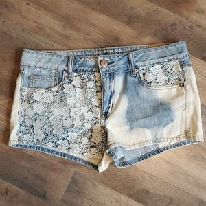 NWT American Eagle Size 10 Blue and Cream Lace Jean Shorts